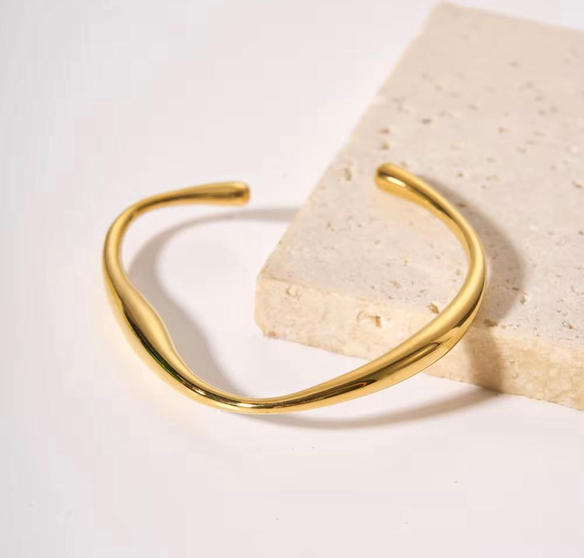 Curve Wave Bangle