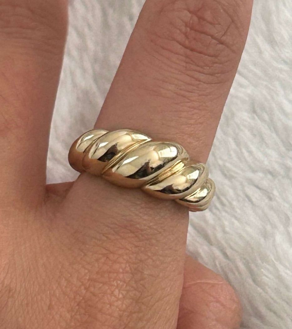 Lush Twist Ring