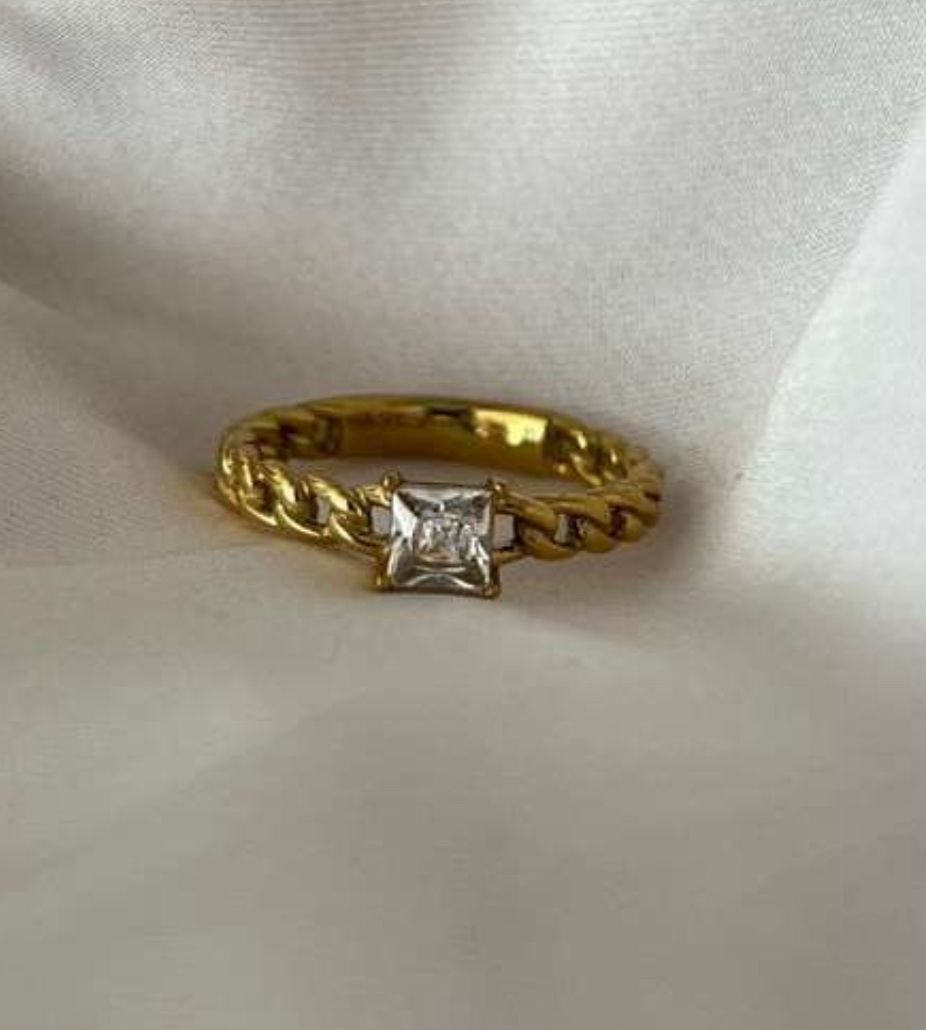 Link Luxe Solitaire Ring