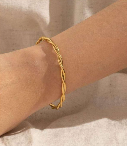 Interlock Swirl Bangle
